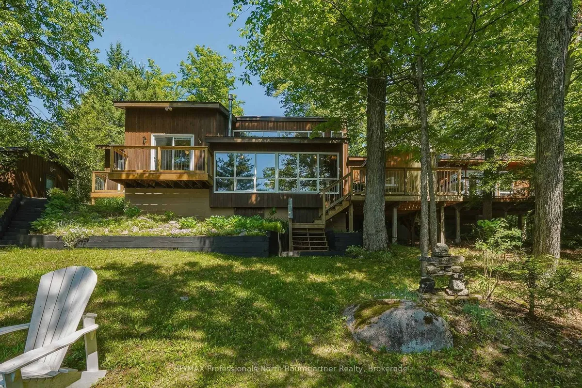 Detached Haliburton home with garage on a rural lot