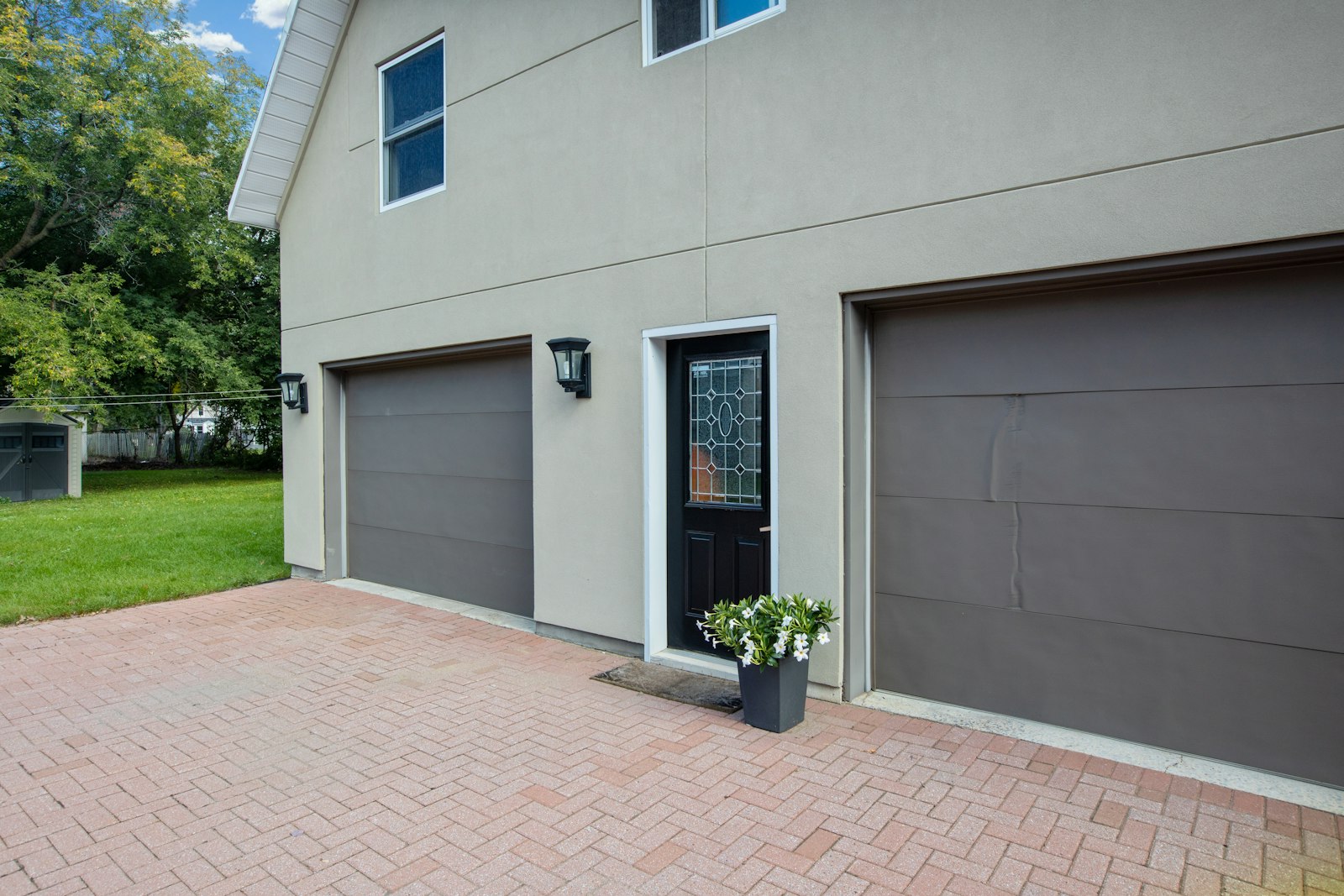 Detached Midland home with a two-car garage near Georgian Bay