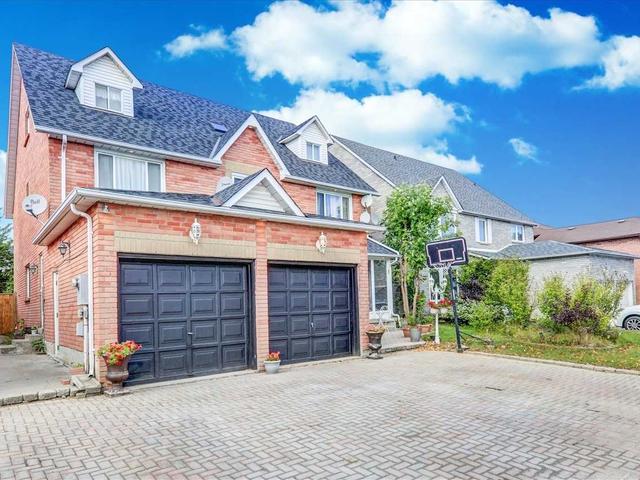 Pickering detached home garage and driveway view