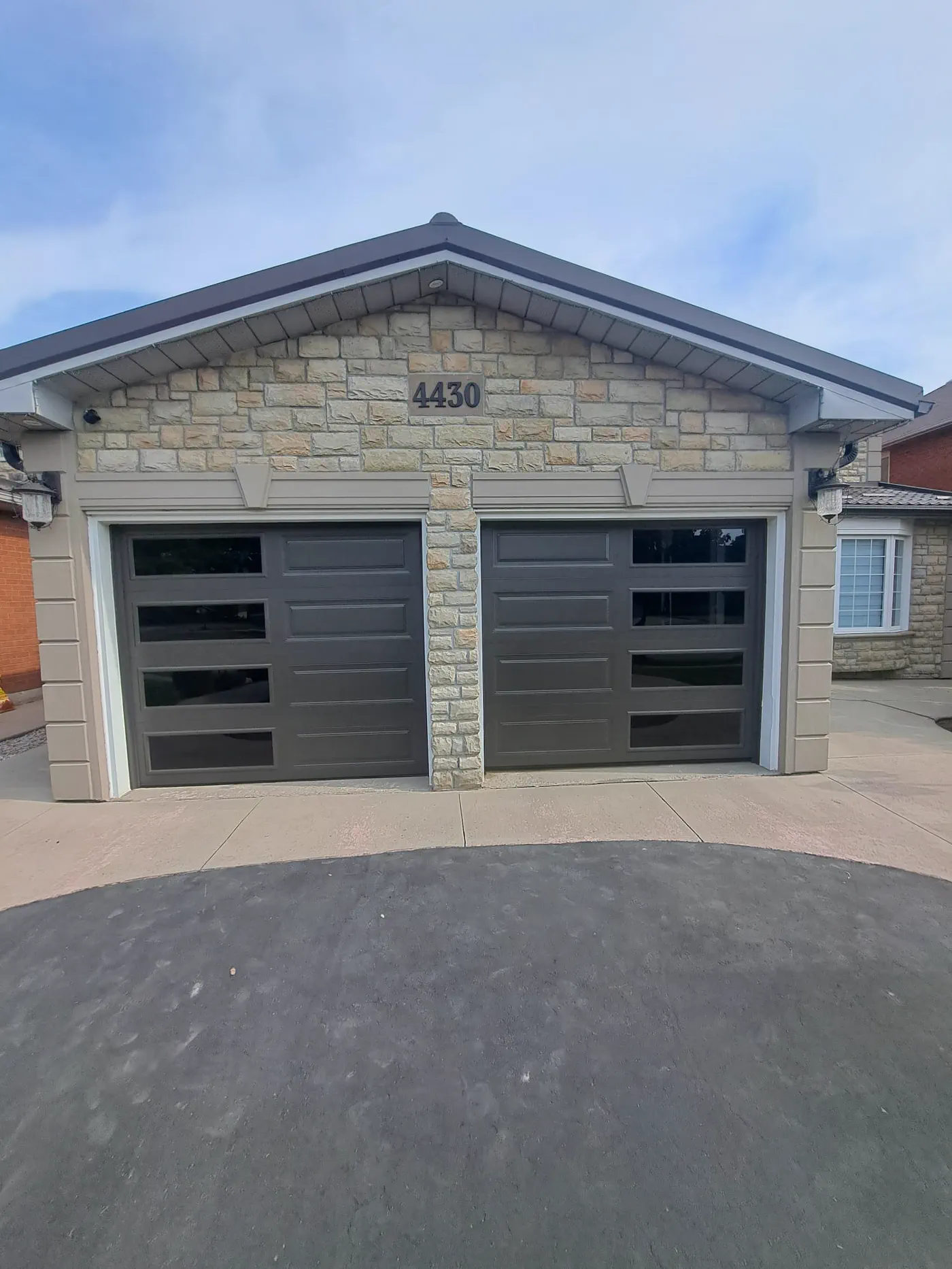Second RedOak field photo showing garage-door detail near barrie