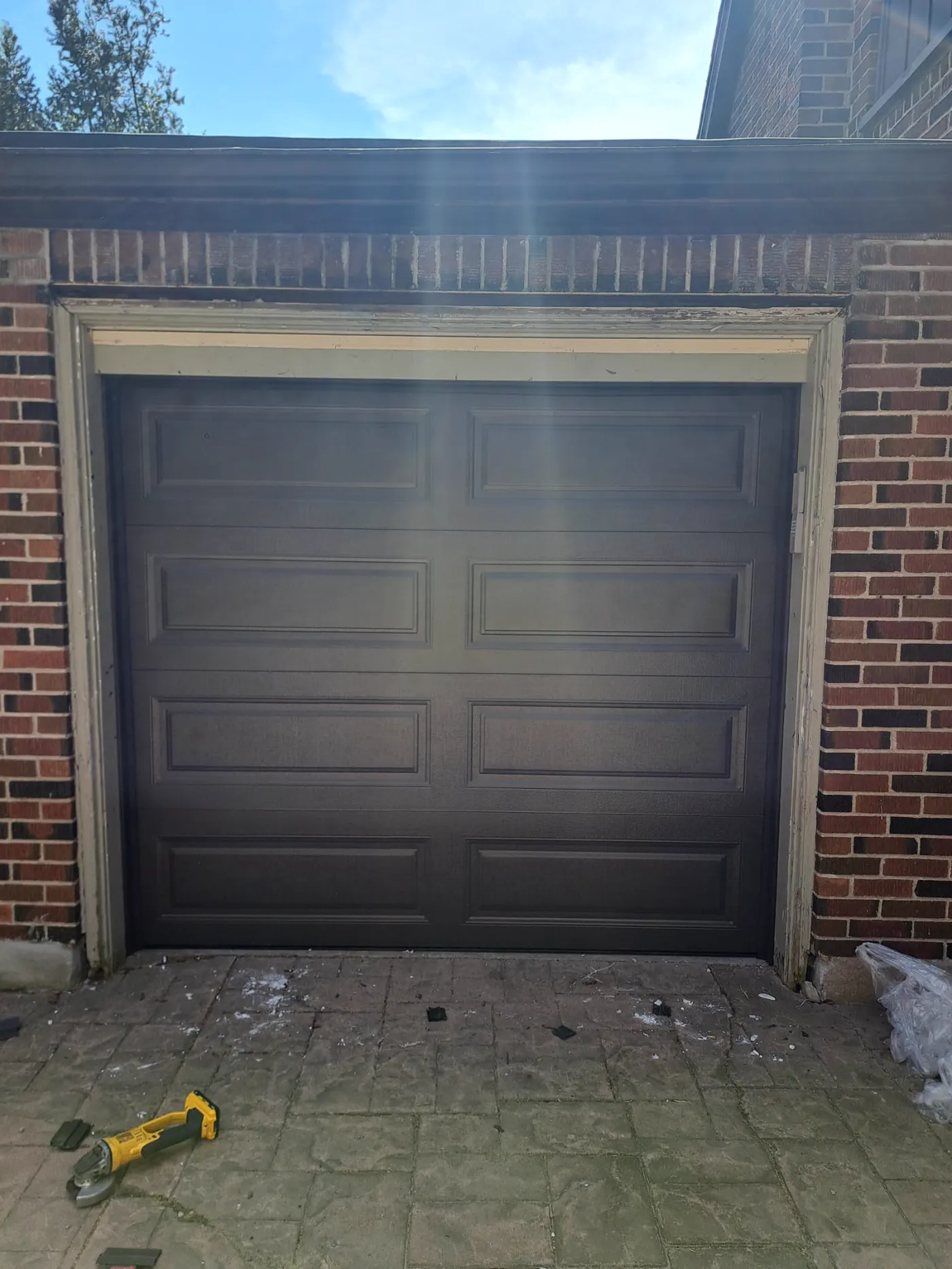 Second RedOak field photo showing garage-door detail near east-gwillimbury
