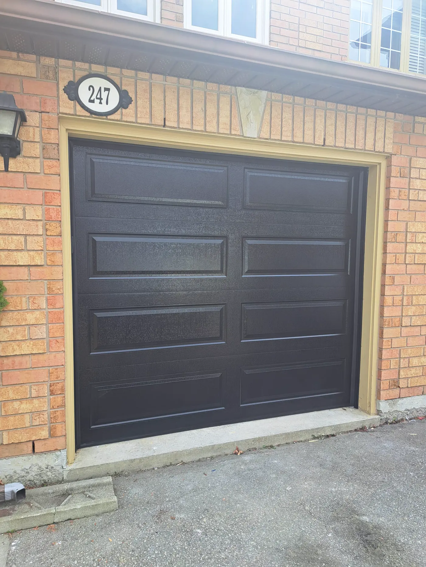 Second RedOak field photo showing garage-door detail near king-city