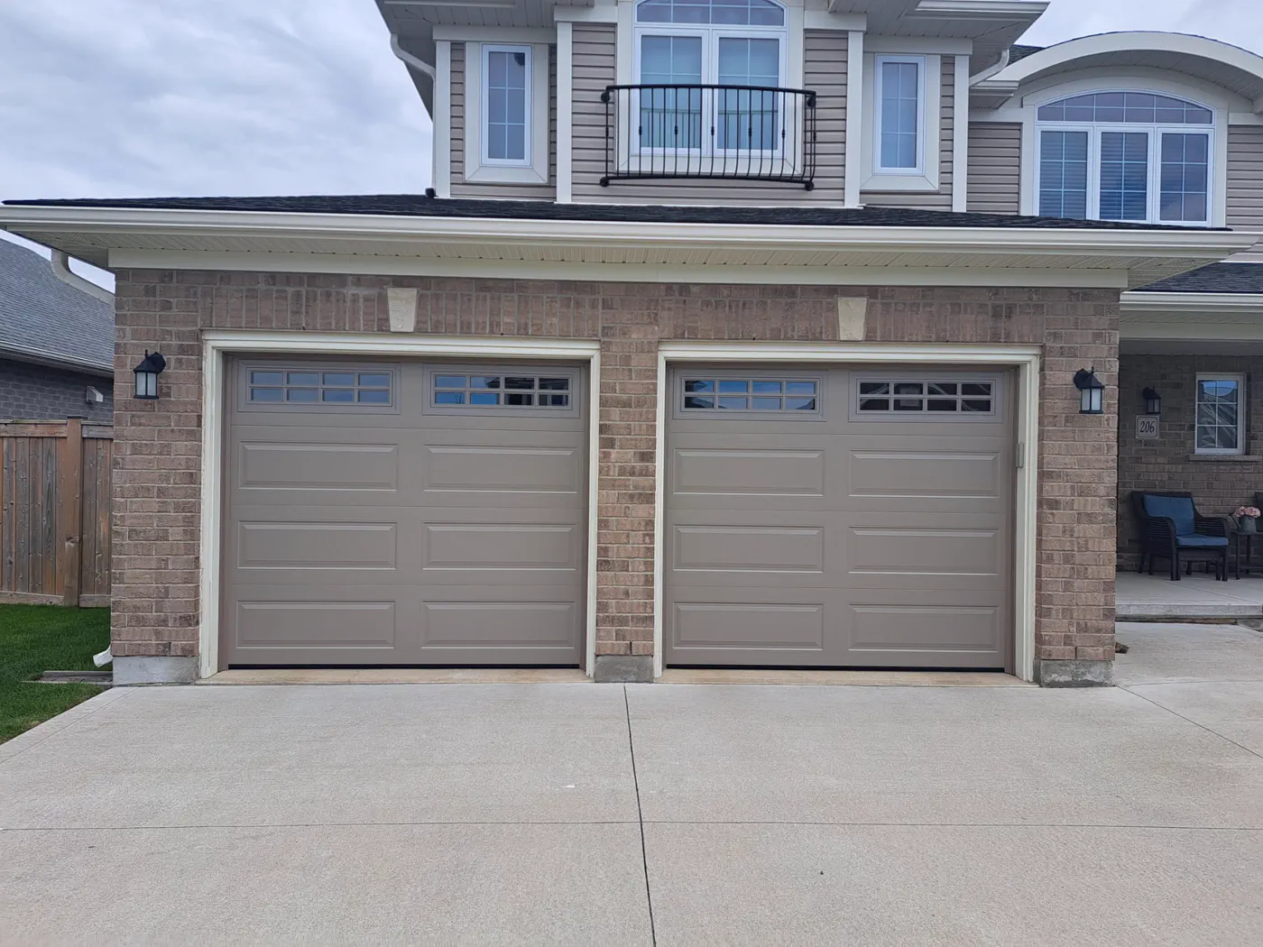 RedOak job archive photo showing garage-door work near king-city