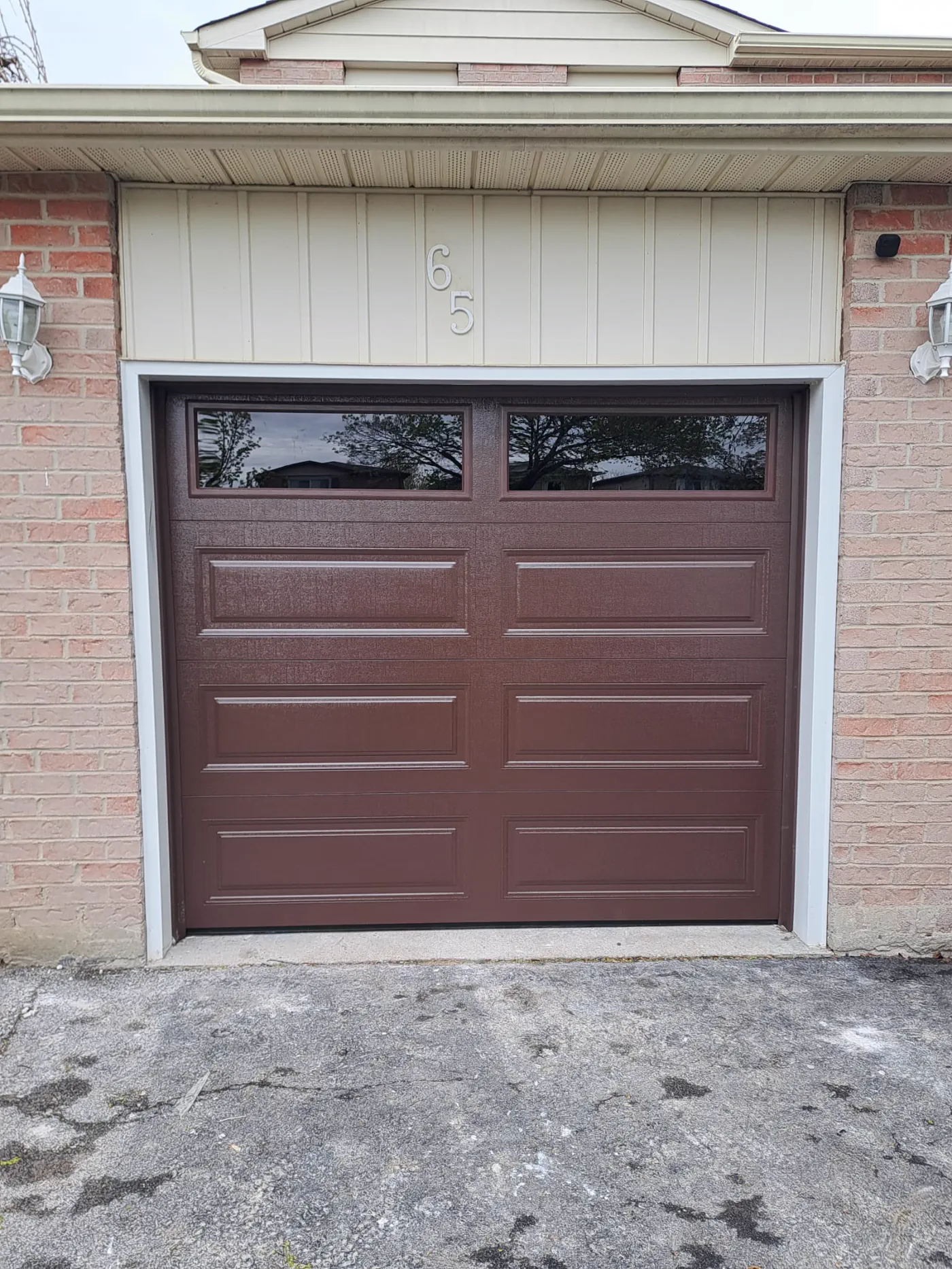 Second RedOak field photo showing garage-door detail near midland