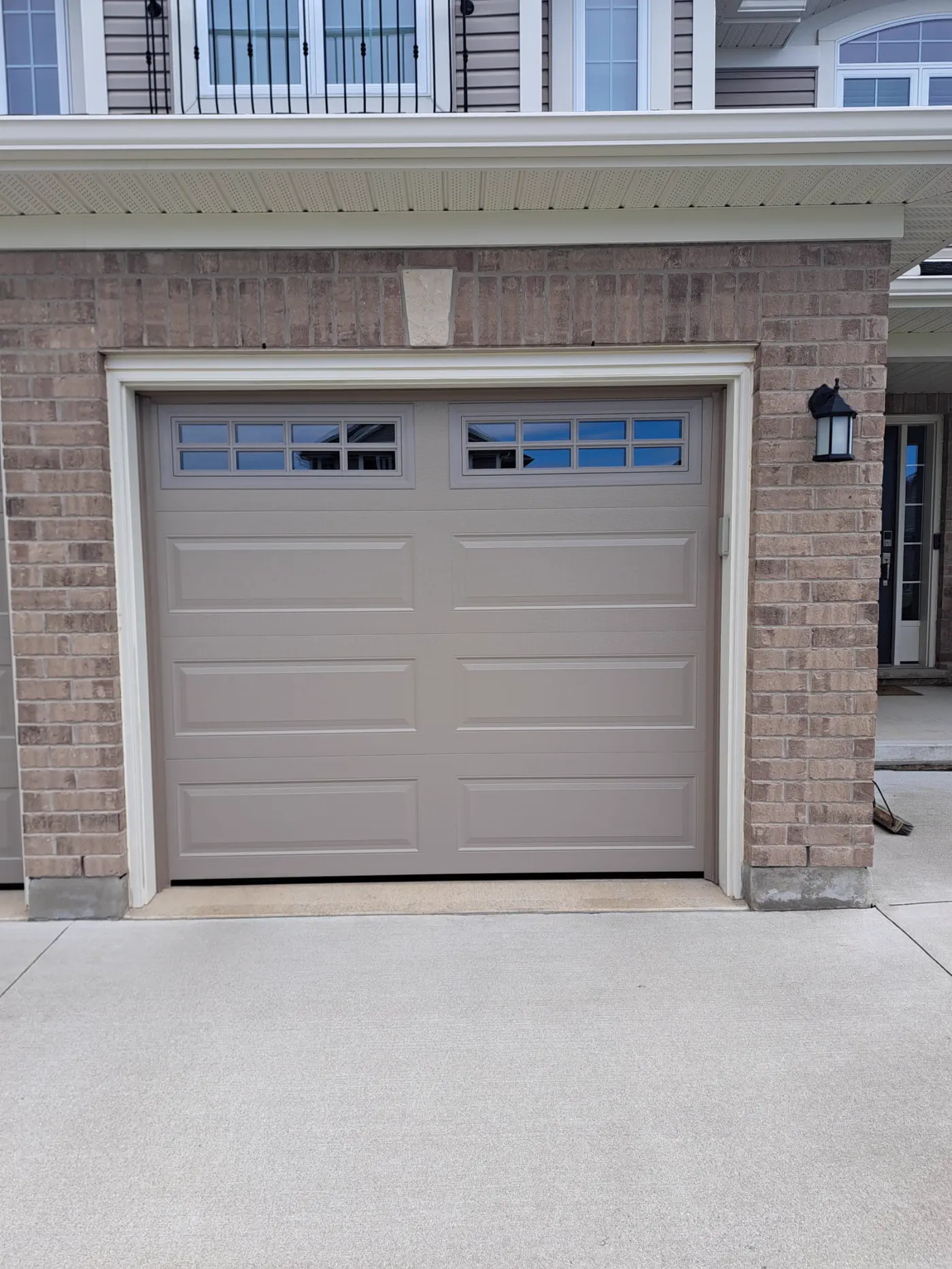 Second RedOak field photo showing garage-door detail near richmond-hill