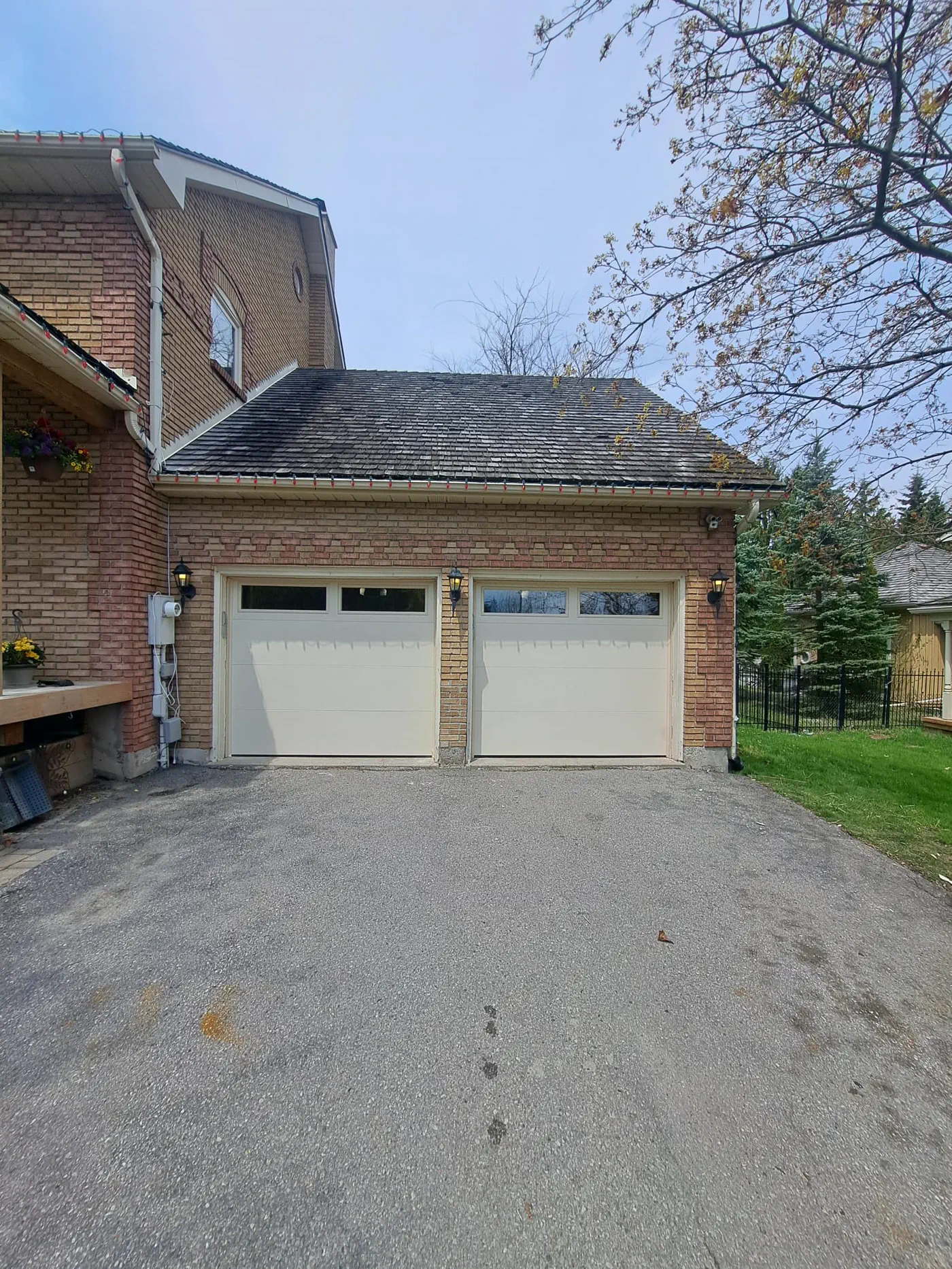 Second RedOak field photo showing garage-door detail near stouffville