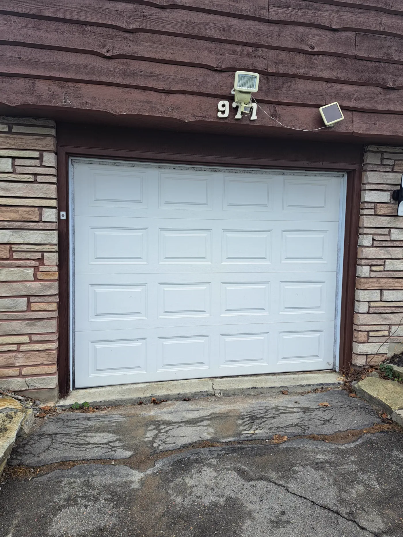 Second RedOak field photo showing garage-door detail near wasaga-beach